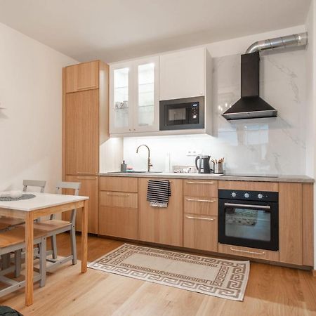 Apartment With Balcony Prag Exterior foto