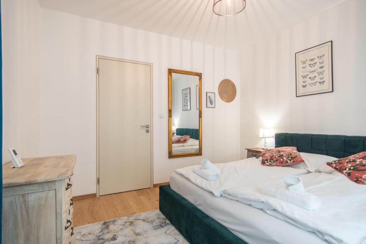 Apartment With Balcony Prag Exterior foto